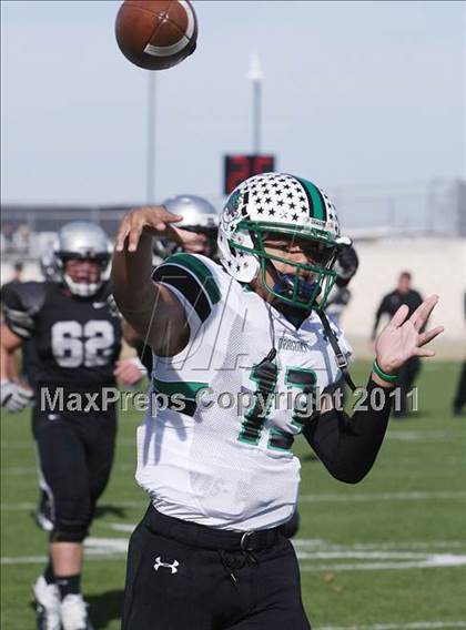 Thumbnail 1 in Carroll vs. Guyer (5A Region 1 Division 2 Final) photogallery.