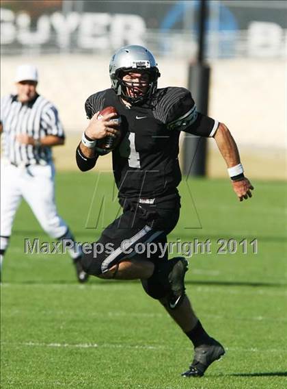 Thumbnail 1 in Carroll vs. Guyer (5A Region 1 Division 2 Final) photogallery.