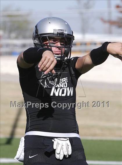 Thumbnail 1 in Carroll vs. Guyer (5A Region 1 Division 2 Final) photogallery.