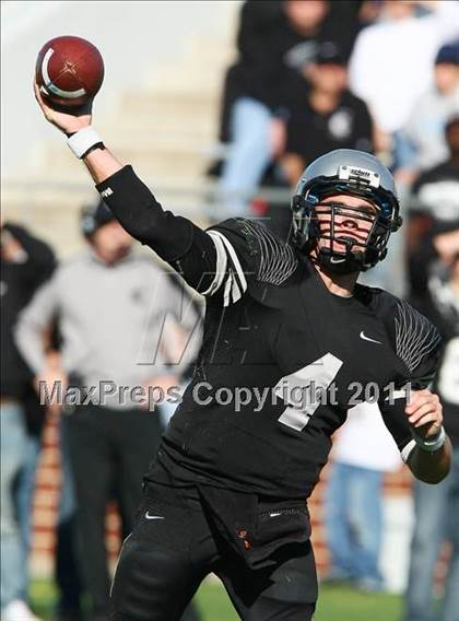 Thumbnail 2 in Carroll vs. Guyer (5A Region 1 Division 2 Final) photogallery.