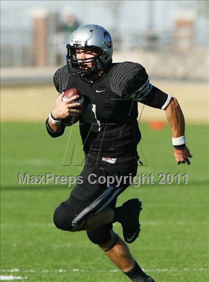 Thumbnail 2 in Carroll vs. Guyer (5A Region 1 Division 2 Final) photogallery.