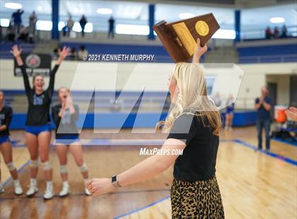 Thumbnail 3 in Gunter vs Boyd UIL 3A Region II Semi-Final photogallery.