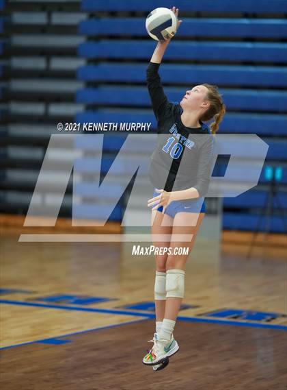 Thumbnail 2 in Gunter vs Boyd UIL 3A Region II Semi-Final photogallery.