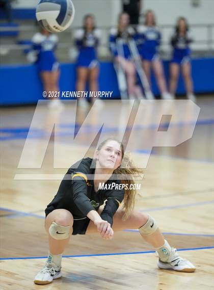 Thumbnail 2 in Gunter vs Boyd UIL 3A Region II Semi-Final photogallery.