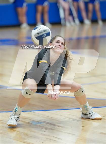 Thumbnail 3 in Gunter vs Boyd UIL 3A Region II Semi-Final photogallery.