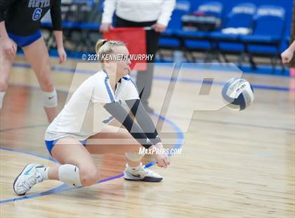 Thumbnail 2 in Gunter vs Boyd UIL 3A Region II Semi-Final photogallery.