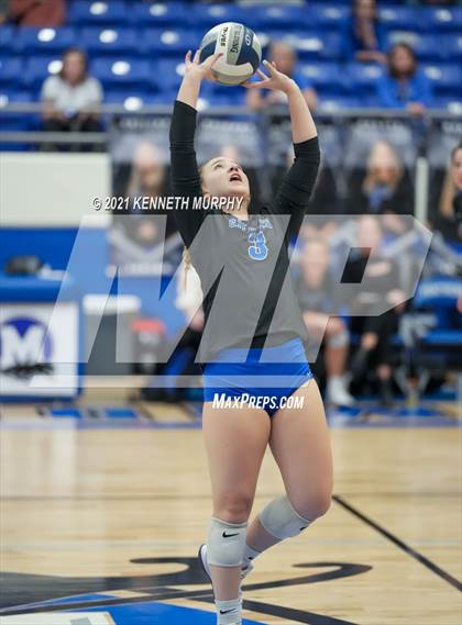 Thumbnail 3 in Gunter vs Boyd UIL 3A Region II Semi-Final photogallery.