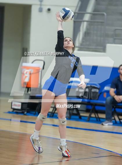 Thumbnail 1 in Gunter vs Boyd UIL 3A Region II Semi-Final photogallery.