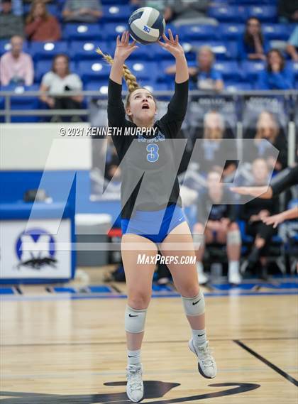 Thumbnail 2 in Gunter vs Boyd UIL 3A Region II Semi-Final photogallery.