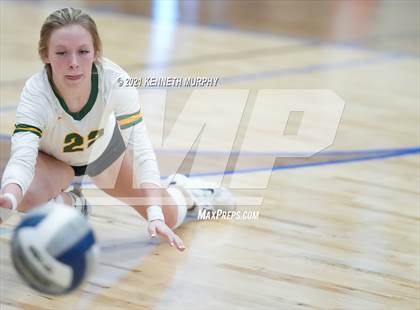 Thumbnail 3 in Gunter vs Boyd UIL 3A Region II Semi-Final photogallery.