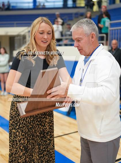 Thumbnail 2 in Gunter vs Boyd UIL 3A Region II Semi-Final photogallery.