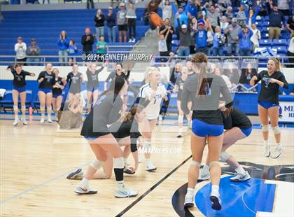 Thumbnail 3 in Gunter vs Boyd UIL 3A Region II Semi-Final photogallery.