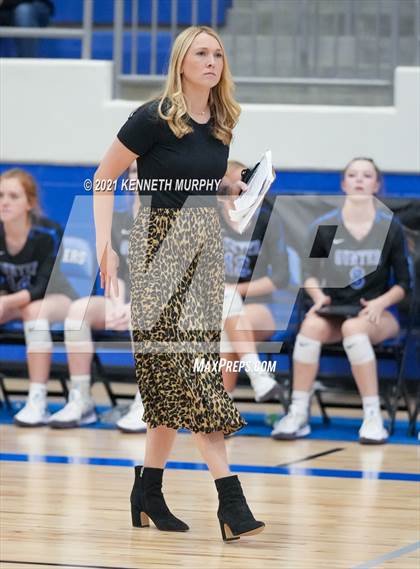 Thumbnail 2 in Gunter vs Boyd UIL 3A Region II Semi-Final photogallery.