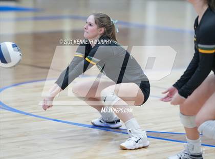 Thumbnail 1 in Gunter vs Boyd UIL 3A Region II Semi-Final photogallery.