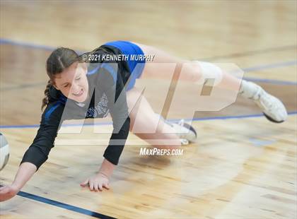 Thumbnail 1 in Gunter vs Boyd UIL 3A Region II Semi-Final photogallery.