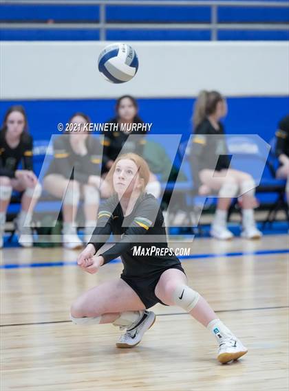 Thumbnail 3 in Gunter vs Boyd UIL 3A Region II Semi-Final photogallery.