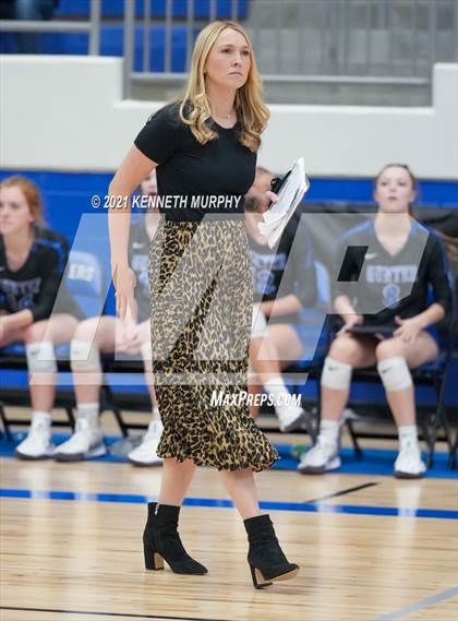 Thumbnail 3 in Gunter vs Boyd UIL 3A Region II Semi-Final photogallery.