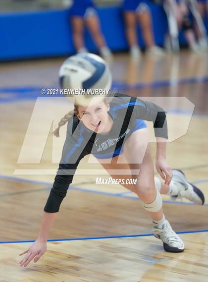 Thumbnail 1 in Gunter vs Boyd UIL 3A Region II Semi-Final photogallery.