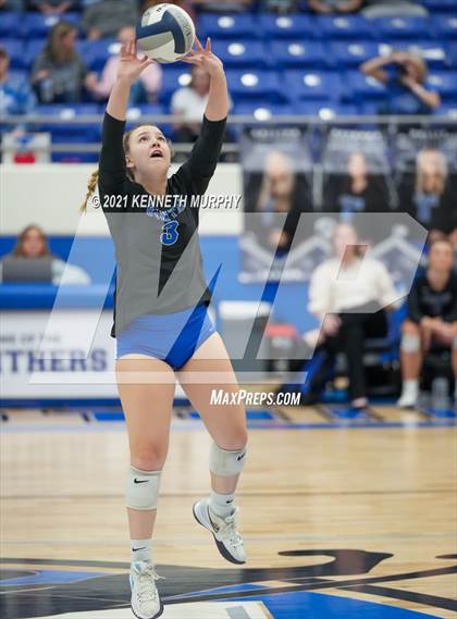 Thumbnail 2 in Gunter vs Boyd UIL 3A Region II Semi-Final photogallery.