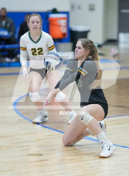 Thumbnail 2 in Gunter vs Boyd UIL 3A Region II Semi-Final photogallery.