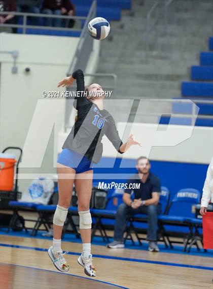 Thumbnail 3 in Gunter vs Boyd UIL 3A Region II Semi-Final photogallery.