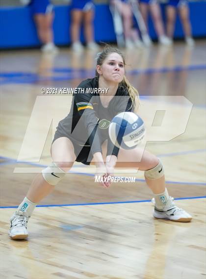Thumbnail 1 in Gunter vs Boyd UIL 3A Region II Semi-Final photogallery.