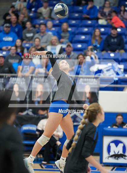 Thumbnail 2 in Gunter vs Boyd UIL 3A Region II Semi-Final photogallery.