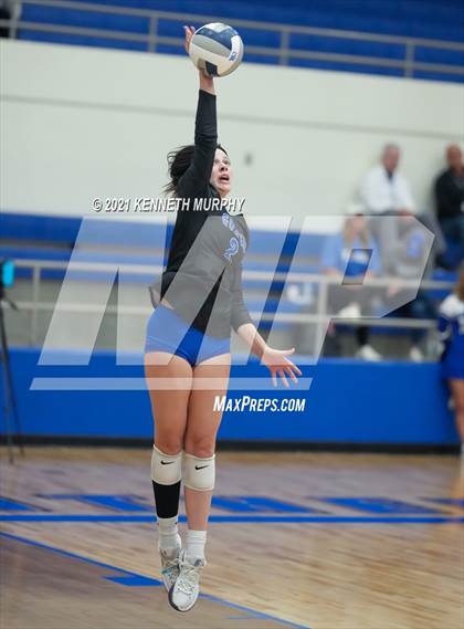 Thumbnail 3 in Gunter vs Boyd UIL 3A Region II Semi-Final photogallery.