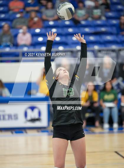 Thumbnail 1 in Gunter vs Boyd UIL 3A Region II Semi-Final photogallery.