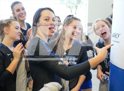 Thumbnail 2 in Gunter vs Boyd UIL 3A Region II Semi-Final photogallery.