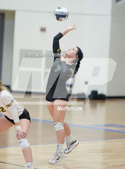 Thumbnail 2 in Gunter vs Boyd UIL 3A Region II Semi-Final photogallery.