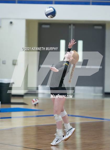 Thumbnail 2 in Gunter vs Boyd UIL 3A Region II Semi-Final photogallery.