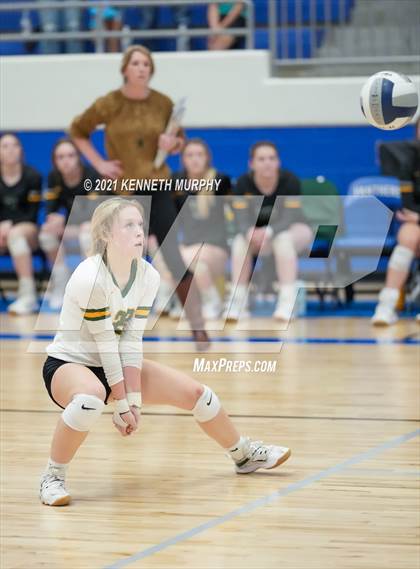 Thumbnail 1 in Gunter vs Boyd UIL 3A Region II Semi-Final photogallery.