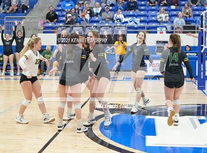Thumbnail 3 in Gunter vs Boyd UIL 3A Region II Semi-Final photogallery.