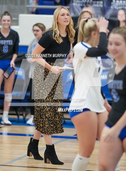 Thumbnail 1 in Gunter vs Boyd UIL 3A Region II Semi-Final photogallery.