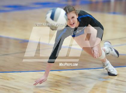 Thumbnail 2 in Gunter vs Boyd UIL 3A Region II Semi-Final photogallery.