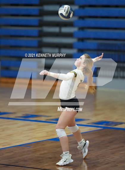 Thumbnail 3 in Gunter vs Boyd UIL 3A Region II Semi-Final photogallery.