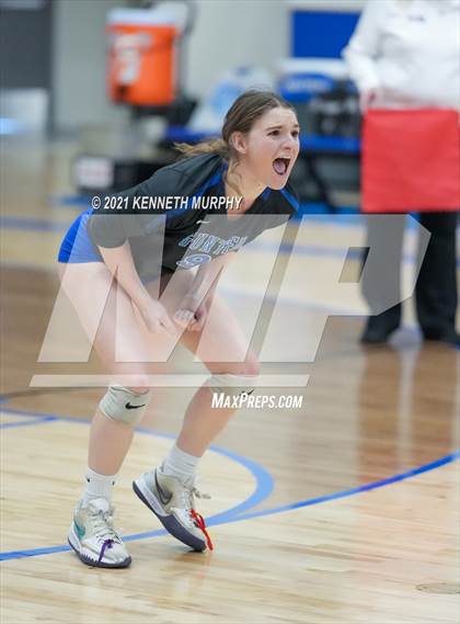 Thumbnail 3 in Gunter vs Boyd UIL 3A Region II Semi-Final photogallery.