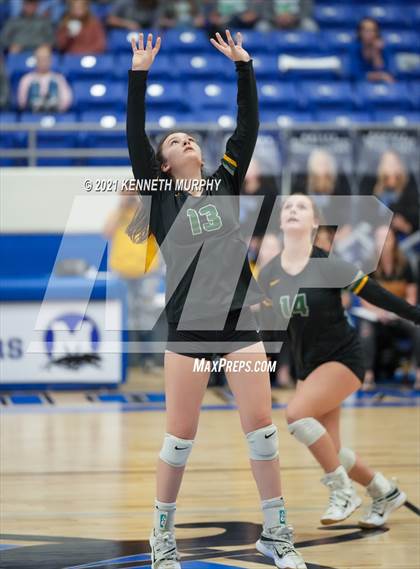 Thumbnail 1 in Gunter vs Boyd UIL 3A Region II Semi-Final photogallery.