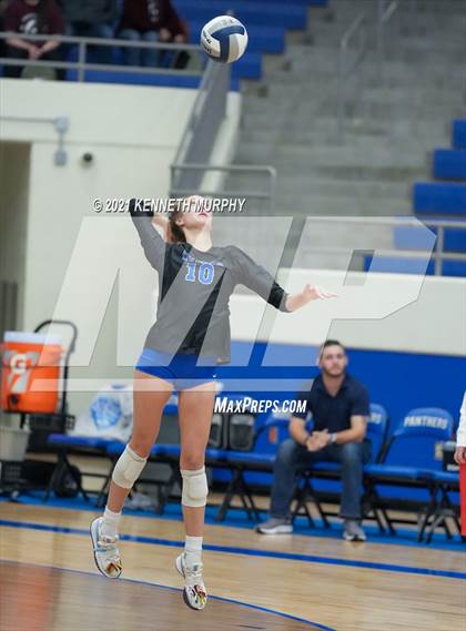 Thumbnail 2 in Gunter vs Boyd UIL 3A Region II Semi-Final photogallery.
