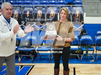 Thumbnail 2 in Gunter vs Boyd UIL 3A Region II Semi-Final photogallery.