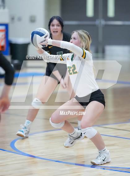 Thumbnail 2 in Gunter vs Boyd UIL 3A Region II Semi-Final photogallery.