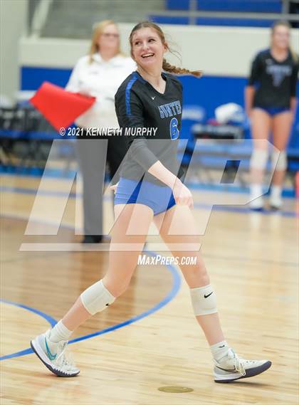 Thumbnail 3 in Gunter vs Boyd UIL 3A Region II Semi-Final photogallery.