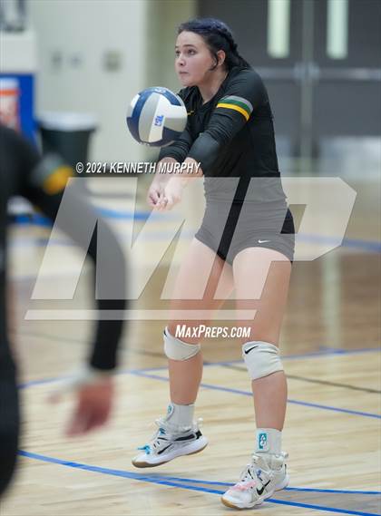 Thumbnail 2 in Gunter vs Boyd UIL 3A Region II Semi-Final photogallery.