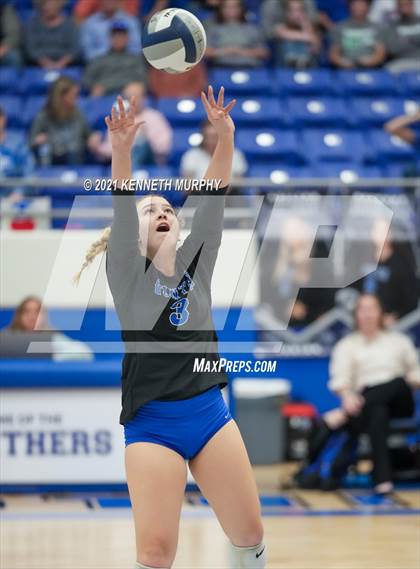 Thumbnail 3 in Gunter vs Boyd UIL 3A Region II Semi-Final photogallery.