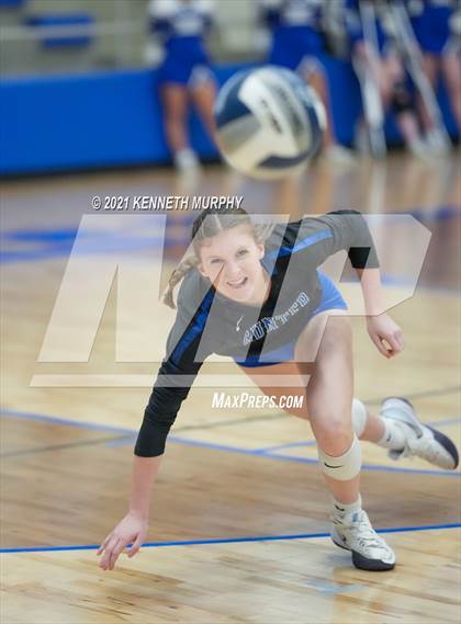 Thumbnail 3 in Gunter vs Boyd UIL 3A Region II Semi-Final photogallery.