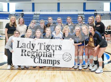 Thumbnail 3 in Gunter vs Boyd UIL 3A Region II Semi-Final photogallery.