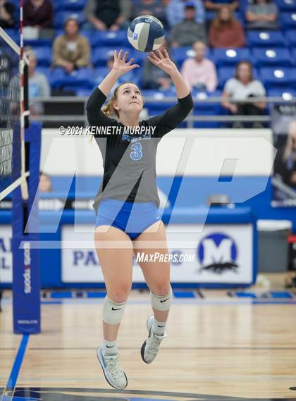 Thumbnail 1 in Gunter vs Boyd UIL 3A Region II Semi-Final photogallery.