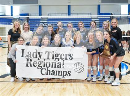 Thumbnail 2 in Gunter vs Boyd UIL 3A Region II Semi-Final photogallery.