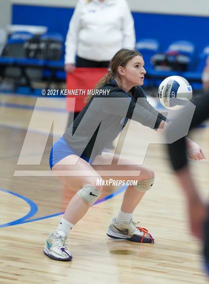 Thumbnail 2 in Gunter vs Boyd UIL 3A Region II Semi-Final photogallery.